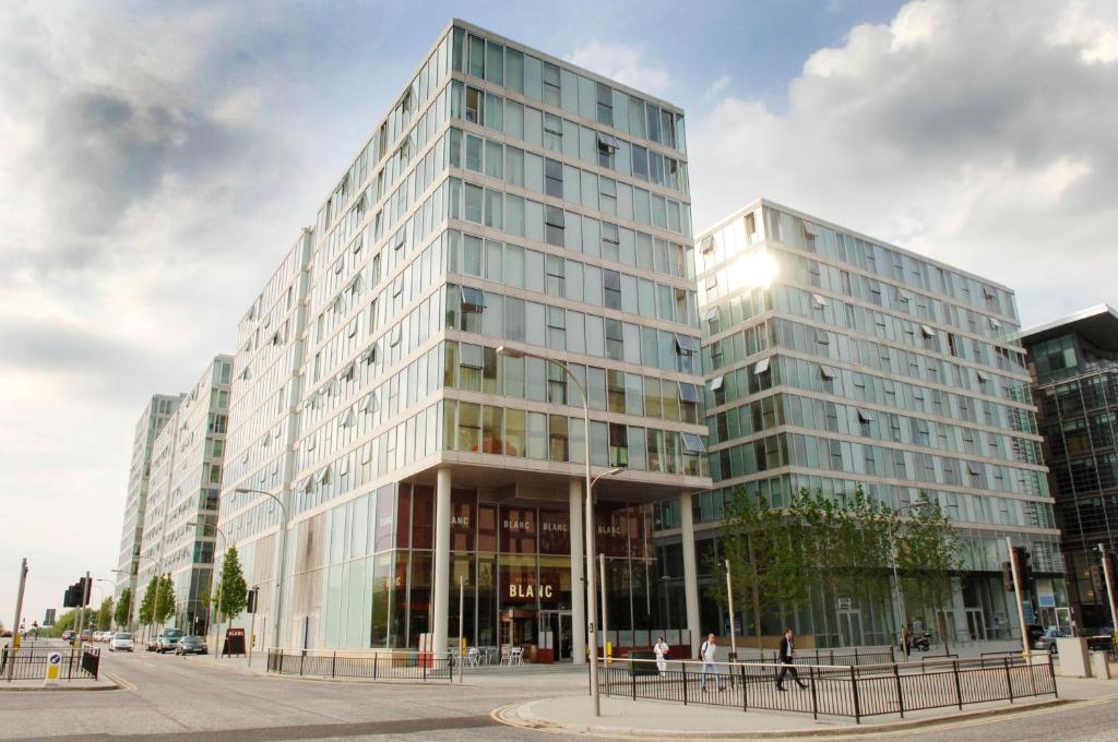 City Stay Apartments - Hub Милтон-Кейнс Экстерьер фото