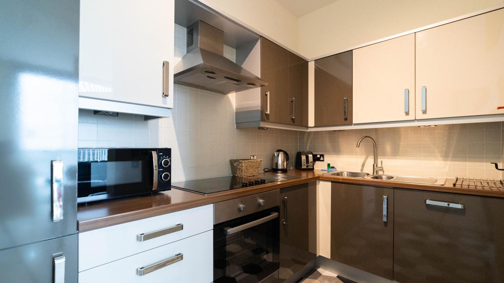 City Stay Apartments - Hub Милтон-Кейнс Экстерьер фото