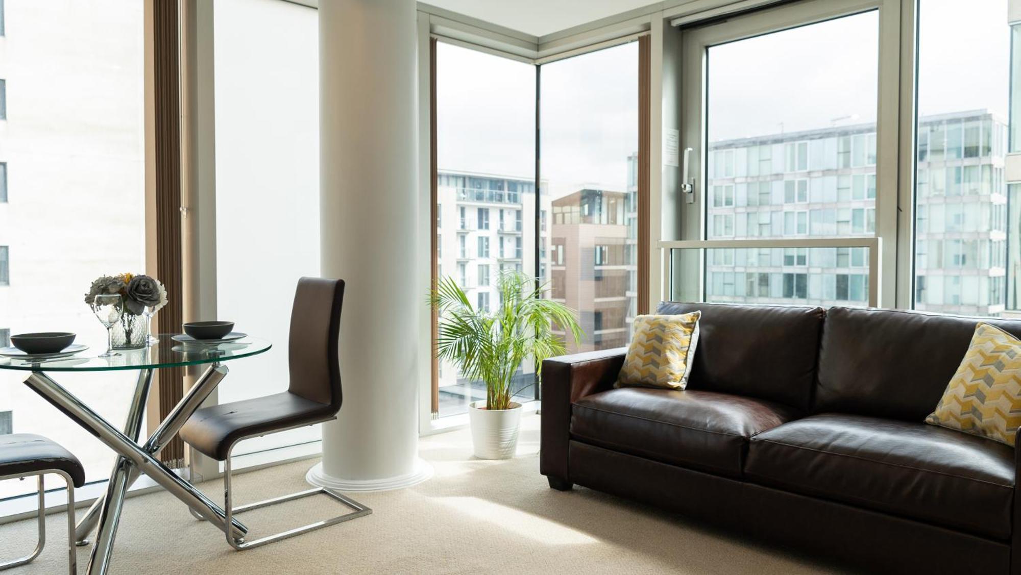 City Stay Apartments - Hub Милтон-Кейнс Экстерьер фото