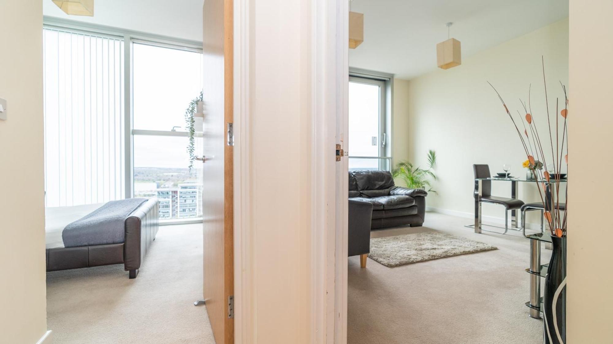 City Stay Apartments - Hub Милтон-Кейнс Экстерьер фото